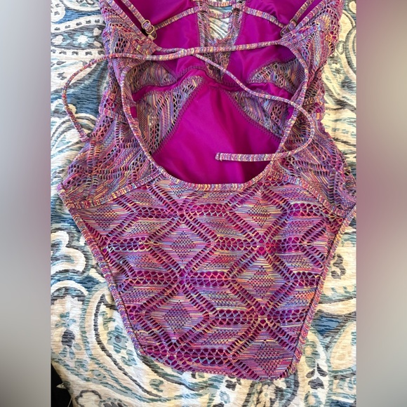 becca Mosaic Berry Crochet Plunge One-Piece Swimsuit Size Large - Picture 9 of 16
